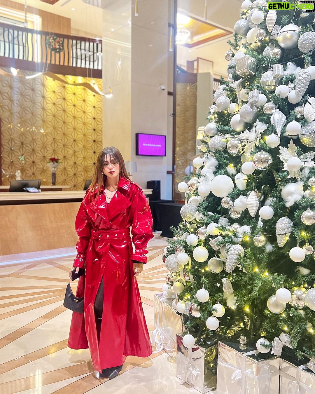 Aima Baig Instagram - A little late to post these - and yet there are still so many videos and pictures from that night in Dubai. Might be uploading those aswell 🤔 I had the best time performing for @ismmartgroupofficial Whattay malangi crowd it was 🔥❤️ P.s another clothing piece “the Red latex coat” i’m totes obsessed w 🙃🥹 Dubai, United Arab Emirates