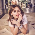 Aimee Lou Wood Instagram - Big Rock Energy 💎 @swarovski you make me feel resplendent. Swipe for some lusciousness ➡️ #Swarovski #RevealYourFacets