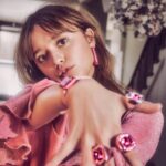 Aimee Lou Wood Instagram - Big Rock Energy 💎 @swarovski you make me feel resplendent. Swipe for some lusciousness ➡️ #Swarovski #RevealYourFacets
