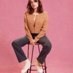 Aimee Lou Wood Instagram - My mum taught me the vital ingredients to any wardrobe are jeans and a nice top. I’m chuffed to be celebrating the classique, fail safe combo with @levis_uk . #Ad #liveinlevis