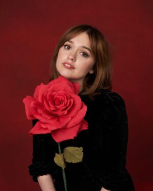 Aimee Lou Wood Instagram - 🌹 📸 @rachellouisebrown1 @bazaaruk
@emilywoodmakeup 
@patrickwilson 
@emmalanestylist