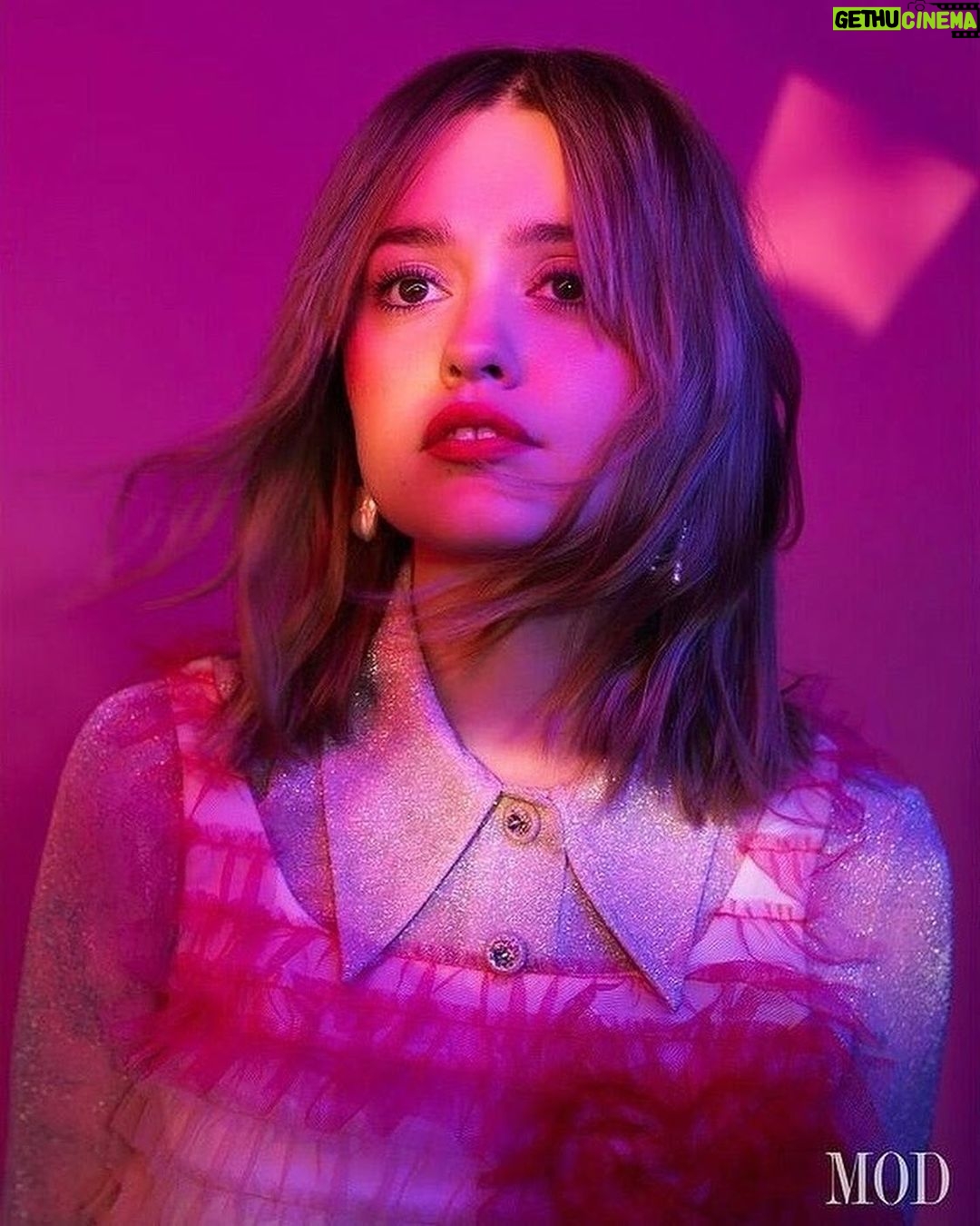 Aimee Lou Wood - 238.1K Likes - Thank you for having me! @modmagazine
Photographer: @josephsinclair ❤️❤️
Assistant : @stillsbyconnor
Make Up: @emilywoodmakeup
Hair : @shukeelhair
Styling: @tillywheating
Words: @thesandakin
Best friend: @stewiesinclair
