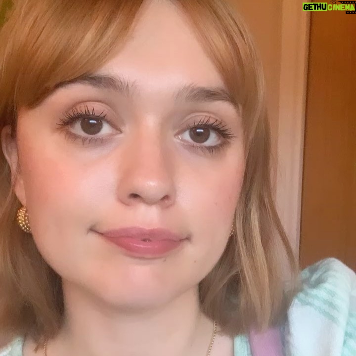 Aimee Lou Wood Instagram - Link in my bio for my @cameo page. Help @chooselove raise money by buying a personalised message from me. All proceeds go towards helping Afghan refugees ❤️
