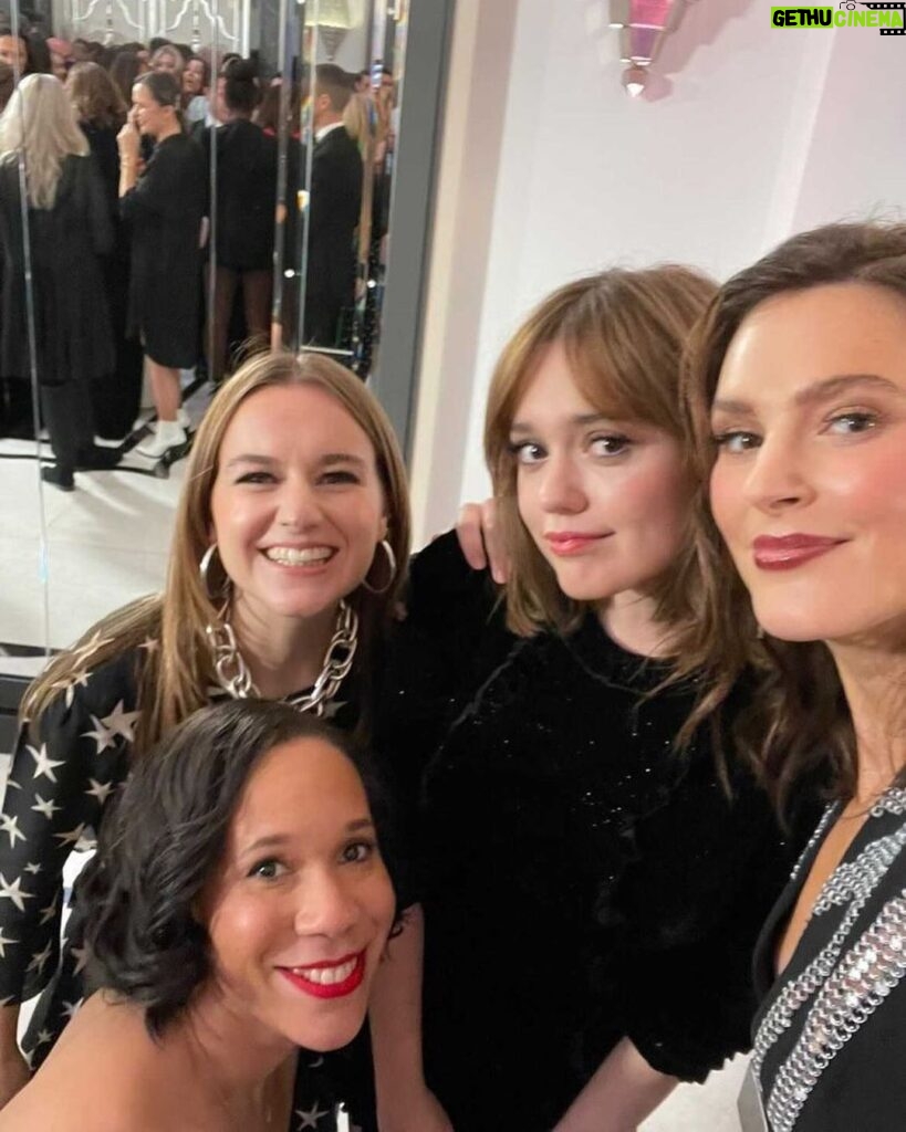 Aimee Lou Wood Instagram - GORGEOUS NIGHT WITH GORGEOUS PEOPLE. Thank you @bazaaruk for inviting me to present a thoroughly deserved award to the truly incredible @somasara. Met so many of my heroes my heart was bursting and it kinda hurt. But in a nice way. So special to experience it with my effervescent and radiant best friend @belzyday Claridge’s