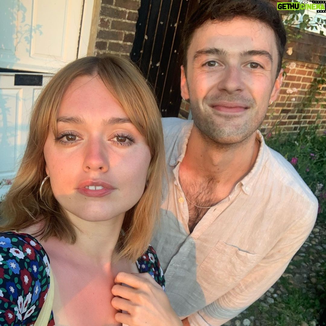 Aimee Lou Wood Instagram - Nothing better than a wholesome dump
