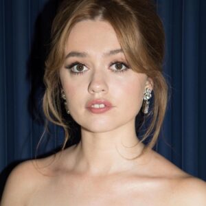 Aimee Lou Wood Instagram - And thank you @ctilburymakeup for helping @emilywoodmakeup work her magic . We love you darling 💕 📸 @josephjclarkson