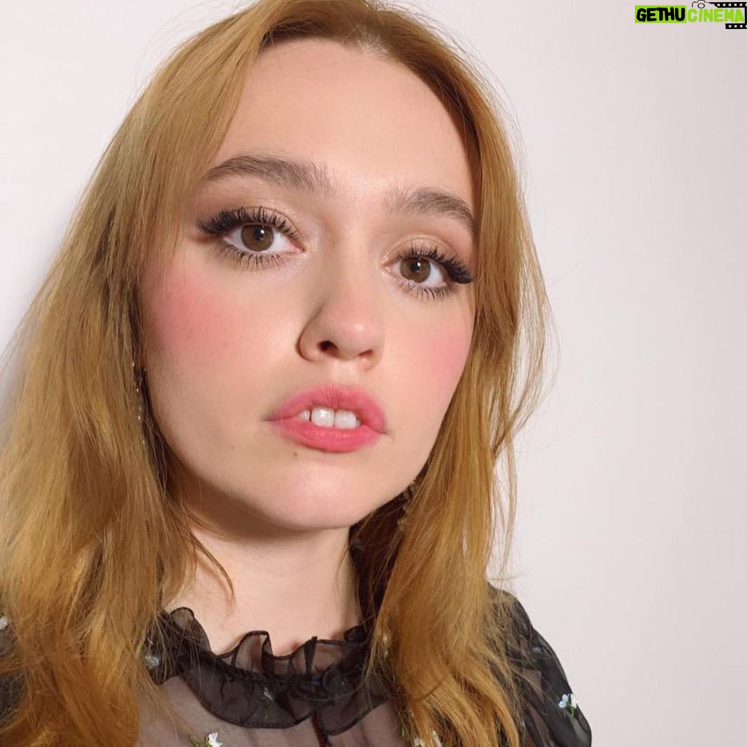 Aimee Lou Wood Instagram - @emmalanestylist @emilywoodmakeup @margauxstudios @erdem