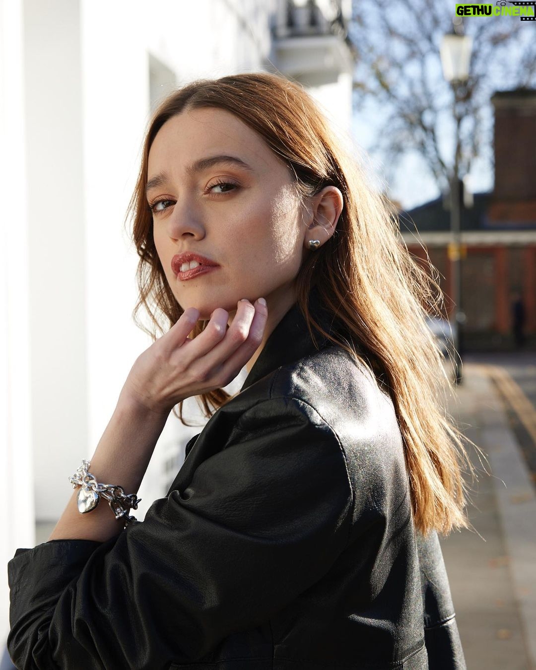 Aimee Lou Wood Instagram - #ad I HEART TIFFANY @tiffanyandco #returntotiffany #tiffanyandco