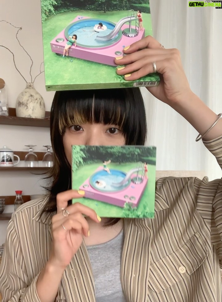 Aimyon Instagram - アルバムの初回限定盤と通常盤のサイズの違いを説明しておりまん。