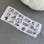 Aimyon Instagram - 今回のツアータオルをデザインする時に私がラフで描いた絵、そのままタオルにしてみた。誰がいるねん？って感じやけど、ファンクラブ限定のデジタルガチャガチャで当たるんやで🐹🐶🐼ライブの日に1日1回、まあせるよ。きょう札幌2日目、よろしく〜！🦊