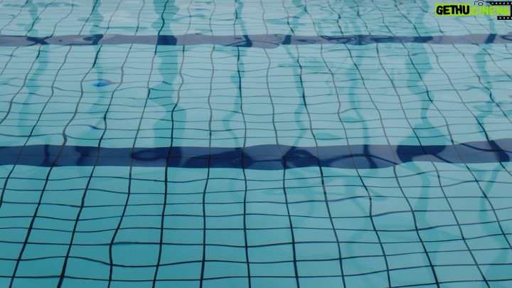 Aimyon Instagram - 13th Single 「初恋が泣いている」 6月8日 リリースです。 最近またよく水に飛び込んでます🦭 🌊恋マジ🌊の🌊主題歌🌊です❕1話観た❔