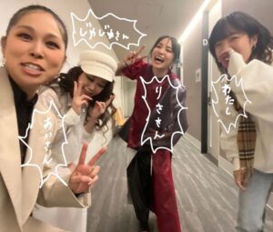 Aimyon Instagram - AIさん放送終わってからもずっとジュリアナ東京してて笑った☺️☺️☺️
ティーティーティー❕って言ってた☺️☺️☺️
皆様、ありがとうございまティた❕
