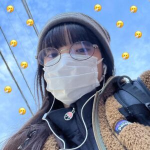 Aimyon Instagram - ドルフィン・アパートの内装は只今建設中🐬🔨
入居お待ちしております( ◠‿◠ )
さっきグッズの打ち合わせしてきたよーん🏠🛋️🪑🪣
楽しいアイテム達が出来上がりそう！
そして今夜はオールナイトニッポンGOLDです、
生放送でお送りします📞
その前に鼻水ビタビタに止める薬をもらってきました。
ビタ止め。戦え 私の鼻腔口。
昼寝でもしようかな。