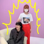 Aimyon Instagram - アルバム、フラゲ日です。 アートディレクションはもちろん 子泣きじじいでおなじみのとんだ林蘭さん。 とんださんとの作品は全てが思い出深くて宝物。 誰もが思いつかないアイデアで、 今回もアルバムの外も中もめっちゃ可愛い。 とんださん含め、アートワークに携わって下さった皆さんとの大傑作です。 誰かのために作るご飯が楽しいように、 きっと誰かに届くと思いながら作っていたこのアルバムの制作はずっと笑顔で楽しかったです。 可愛くって嬉しい。 手に取ってウキウキして欲しいです。🙈ウキー。