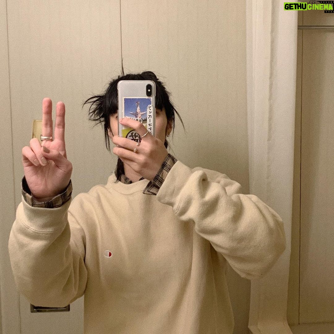 Aimyon Instagram - やほ、明日からアリーナ公演が始まります。 神戸ワールド記念ホールで さっき最終リハ〜サルを終えたとこです。 宜しくぴーす✌︎ぴーす✌︎