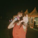 Aimyon Instagram - 今年の野外夏フェスは終了しました🗻 私のライブ観るのが初めましてのみんなが多くて 嬉しかったです❕ こっからまた繋いで行けますよに🏜️ と めっちゃ思った。 もちろんいつも会いにきてくれてるAIMもテンキュ🎖️ ほんまにめっちゃばり暑い中 ライブ観てくれてありがとう！ あー、楽しかった！ ロッキン 🍺🍺🍺🥃 ラブシャ 🍺🍺🍺🍺