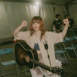 Aimyon Instagram - 今年の野外夏フェスは終了しました🗻
私のライブ観るのが初めましてのみんなが多くて
嬉しかったです❕
こっからまた繋いで行けますよに🏜️
と めっちゃ思った。
もちろんいつも会いにきてくれてるAIMもテンキュ🎖️
ほんまにめっちゃばり暑い中
ライブ観てくれてありがとう！ 
あー、楽しかった！

ロッキン 🍺🍺🍺🥃
ラブシャ 🍺🍺🍺🍺