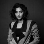 Aishwarya Lekshmi Instagram – Outtakes from an evening with the Girls 🩶

@mellowdrama_official . @renukaretnaswamy . @styledbysmiji . @kalwon_beauty . @hair_by_aiswaryaraj . @elevate_promotions