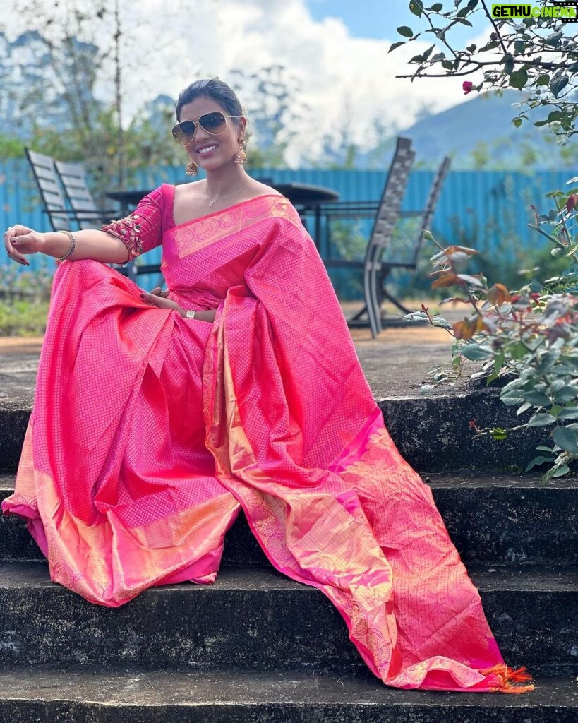 Aishwarya Rajesh Instagram - Always feels good when in saree ❤️❤️