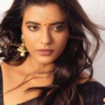 Aishwarya Rajesh Instagram - Black beauty ❤️ Photography @prachuprashanth Styling @soigne_official_ Makeup @ananthmakeup Saree @anyaonline.in