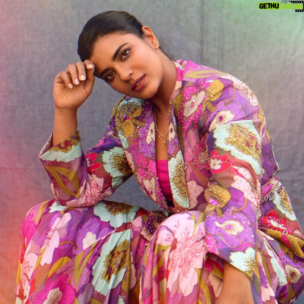 Aishwarya Rajesh Instagram - Your attitude is like a box of crayons that color your world ❤️ Styling @soigne_official_ Photography @prachuprashanth Hair @roselinhairstylist Makeup @ananthmakeup Wearing @aahava_couture