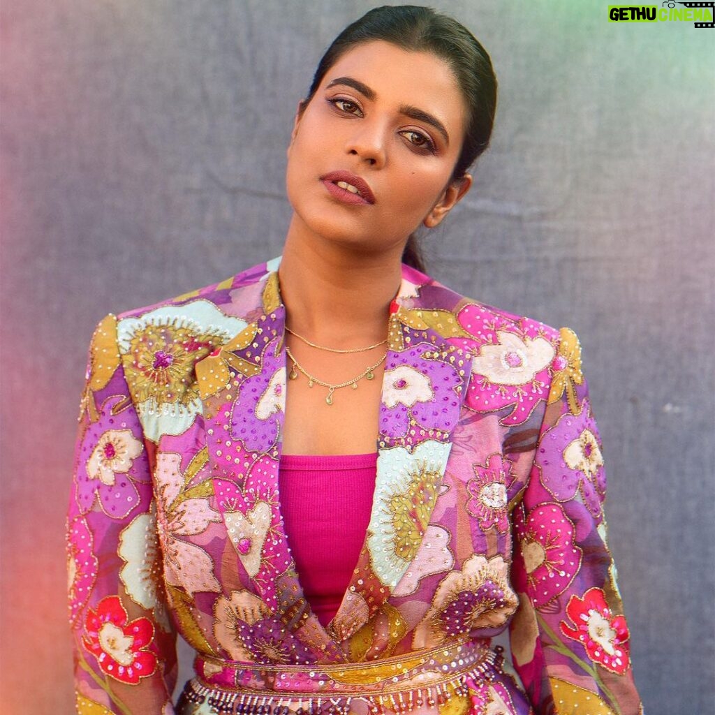 Aishwarya Rajesh Instagram - Your attitude is like a box of crayons that color your world ❤️ Styling @soigne_official_ Photography @prachuprashanth Hair @roselinhairstylist Makeup @ananthmakeup Wearing @aahava_couture