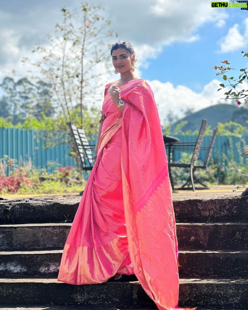 Aishwarya Rajesh Instagram - Always feels good when in saree ❤❤