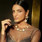 Aislinn Derbez Instagram - ¿Aún no tienes regalos para esta Navidad? La nueva colección “Venus” que creamos en @morenacorazon está de ensueño y cada pieza tiene simbolismos profundos. Checa la pag web de @morenacorazon para ver toda la colección y recuerda que hacemos envíos a todo el mundo!😍