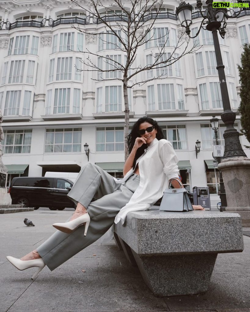 Aislinn Derbez Instagram - La autenticidad y elegancia son mis cualidades favoritas de @fendi … y esta nueva colección #FendiSS24 está 🔥😍 Total look: @fendi 📸 @sofipt7 @mrkimjones @silviaventurinifendi @delfinadelettrez Madrid, España