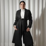 Aislinn Derbez Instagram - ¿No sabes que regalar de Navidad? Aquí te dejo esta nueva colección que creamos en @merkaba_mx para verte súper elegante y no tener frío este invierno… Checa la pag web de @merkaba_mx para ver más opciones de colores y diseños! Envíos a todo el 🌎 📸 @ambrosio_photo