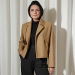 Aislinn Derbez Instagram - ¿No sabes que regalar de Navidad? Aquí te dejo esta nueva colección que creamos en @merkaba_mx para verte súper elegante y no tener frío este invierno… Checa la pag web de @merkaba_mx para ver más opciones de colores y diseños! Envíos a todo el 🌎 📸 @ambrosio_photo