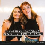 Aislinn Derbez Instagram - Muchas veces podemos ser un reflejo o espejearnos en muchas de nuestras relaciones pero cuando es una relación madre - hija la cosa se pone r-u-d-a 🫠 Siempre se nos ha dicho que las madres son maestras para las hijas pero muchas veces es al revés y nos topamos con la pared… De esto platique con @natalia_tellez en el capítulo “Cómo es perder a mamá y sanar tu linaje femenino” y también hablamos de: - Que carambas es el linaje feminino y como sanarlo - Cómo influyen l@s hij@s en una relación de pareja - Por qué las mujeres somos un espejo entre nosotras mismas - Cómo soltar las expectativas de los demás sobre nuestra vida - El duelo ante la pérdida de alguien tan importante como mamá - Cómo sanar el enojo que surge ante una pérdida inesperada ⚡¡Cuéntame por acá qué opinas tú de este capítulo! Me encanta leer tus comentarios.👇 *¡Recuerda que YA puedes escucharlo en Youtube, Facebook y TODAS las plataformas de audio (incluyendo Spotify, Apple Podcasts y Amazon Music)!