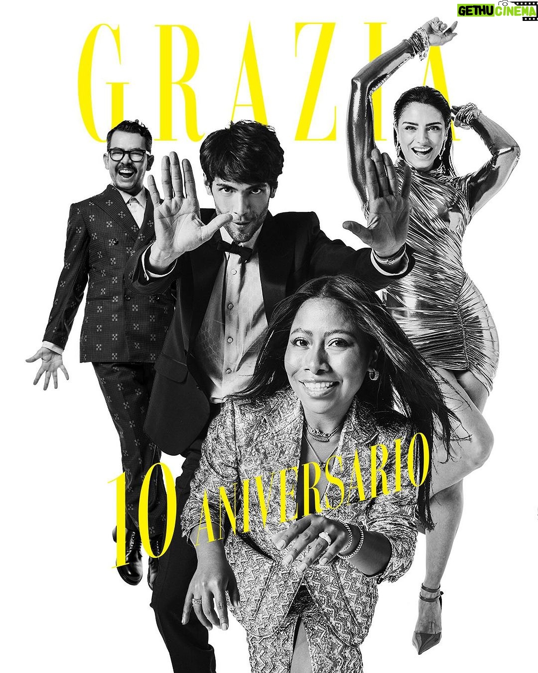 Aislinn Derbez Instagram - Llega Octubre y es hora de celebrar contigo los primeros 10 años de Grazia México que desde Italia llegó para presentar el EASY CHIC! En portada, nos acompañan 10 amigos de GRAZIA México y Latinoamérica: Yalitza Aparicio, Irene Azuela, Diego Calva, Manolo Caro, Aislinn Derbez, Alberto Guerra, Bárbara López, Renata Notni, Karla Souza y Alejandro Speitzer. No te pierdas esta edición de colección que, como siempre, trae para ti lo mejor en moda belleza y celebridades. Let’s celebrate! . . . . . . . . . . . Yalitza Aparicio en #LouisVuitton #Cartier Irene Azuela en #Chanel #Pomellato Diego Calva #Gucci #Omega Manolo Caro #LouisVuitton Aislinn Derbez #Ferragamo #Tiffany&Co Alberto Guerra #Prada #AudemarsPiguet Barbara Lopez #DolceGabbana #Tiffany&Co Renata Notni #Fendi #BULGARI Karla Souza #Dior #Omega Alejandro Speitzer #Zegna #BULGARI . . . . . Fotografía: @santiagorui Editora de moda: @annielask Directora Editorial. Toni Salamanca @tonisalamanca Makeup: @gusbortolotti Hair: @ernestovargas_hair Asistente de Foto. Javier Pérez @javiprez_ Bárbara López Makeup: Isra Quiroz @israquiroz Hair: Alejandro Iñiguez @alejandroiniguezhair Manolo Caro Fotografía: Pablo Mingo @pablomingo Grooming: @agosfaggianomakeupartist PORTADA - 1 de 3 #grazia10 #aniversario #felizcumpleaños #HAPPYBIRTHDAY #GRAZIAMéxico Mexico City, Mexico