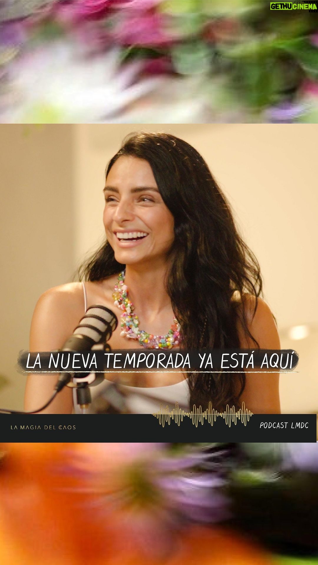 Aislinn Derbez Instagram - ¡Estamos de vuelta! Viene la nueva temporada del podcast… La más arriesgada hasta el momento 🔥 Todos los episodios me volaron la cabeza, aprendí cosas nuevas, tuve que deconstruir creencias, uno que otro capítulo se convirtió en un debate de diferentes puntos de vista… Cuestioné la manera en que me relaciono con amig@s, familia, la idea de una pareja, mi relación con la comida y los tabús de la sexualidad… Básicamente: estuvo fuerte para mí grabar esta temporada pero la vulnerabilidad con la que la grabamos, valió toda la pena. Algunos de nuestr@s invitad@s son: @juanpazurita @torpecillo @raquelobaton @gabytanatologa @osotrava @mabel__cadena @camila.lavalle @odindupeyron @planetbibi @natalia_tellez @alessandrardlv @rebeca.schurenkamper @diegodosalstieglitz @dra.elisasacal @soymarianafresnedo @cassetteart y much@s más que aún son una sorpresa… 🌊 Tocaremos temas fuertes como duelos y pérdidas, relaciones abiertas (qué son y como funcionan), la sexualidad desde todas sus aristas, temas relacionados con biohacking y envejecimiento, los psicodélicos como herramientas de expansión, bullying y cómo darle la vuelta, dinero vs. abundancia, la imperfección, feminismo y las violencias que hemos normalizado, la salud mental y prevención del suicidio… entre muchos temas más. 📌 Nos vemos el 03 de octubre en el canal de YouTube de La Magia del Caos y en todas las plataformas de audio (Spotify, Amazon Music, Apple Podcast) Gracias por ser parte de este sueño ✨