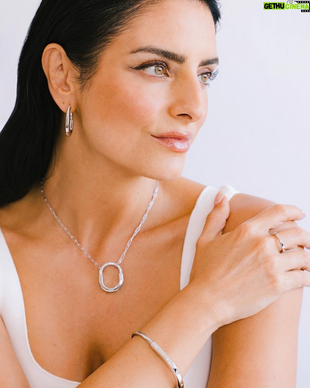 Aislinn Derbez Instagram - Qué tal estas nuevas bellezas de #TiffanyLock ? 🤩❤️🔥 @tiffanyandco
