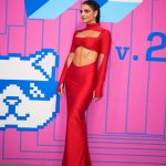 Aislinn Derbez Instagram - Una noche épica en los @mtvmiaw presentando el premio más icónico de la noche y demasiado orgullosa de que @lamagiadelcaos estuviera nominada a podcast favorito…😱🥰🎉 📸 @dddiegortiz styling @marmolviejo vestido @valco_valeriacoa makeup @pametp hair @aldo.ek