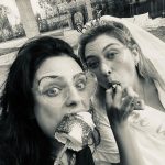 Aislinn Derbez Instagram – Mi hermana @michaguilerac es de mis personas favoritas en este mundo… y una de las mujeres más brillantes, talentosas, capaces, fuertes, sabias, valientes, responsables y resilientes que conozco… y hoy es su cumpleaños 🎂🥹
Ser socias, mejores amigas y hermanas se nos da demasiado fácil (tipo podemos mantener discusiones muy incómodas en el chat de trabajo al mismo tiempo que nos mandamos memes por instagram😂).
A veces me lee la mente al grado que sabe expresar mejor que yo lo que pienso y siento…
y sin ella y su workaholic-ismo y perfeccionismo (que compartimos🥴😂) @lamagiadelcaos no sería el monstruo tan bello que hoy es.
Amo sentir que por los menos existe una persona en el mundo que realmente me ve, me lee y me entiende tan a fondo (a pesar de que se la pasa burlándose de la excentricidad de mi cerebro🥴🤣).
Te amo mas allá de lo que las palabras pueden expresar bro✌🏼🥹♥️gracias por existir.