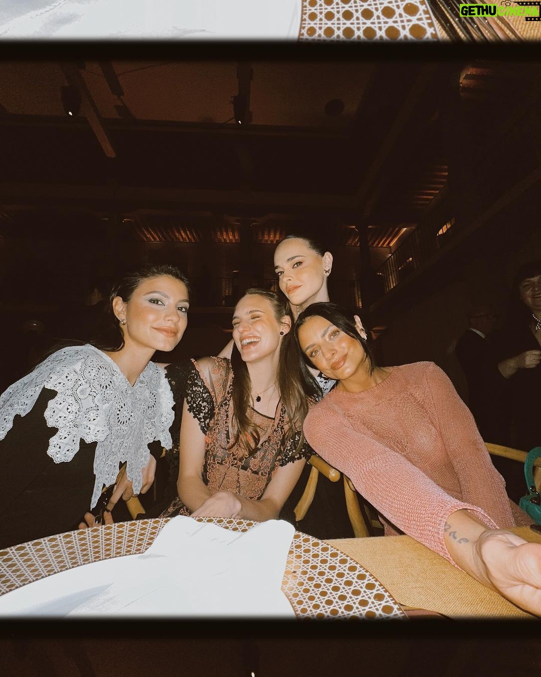 Aislinn Derbez Instagram - Una de esas noches mágicas con @Dior en el @museokaluz , celebrando el arte, la cultura y a las mujeres mexicanas como Martina García Cruz, a quien se le reconoció por sus tejidos que forman parte de los artes más intrínsecos y bellos que tiene México. Museo Kaluz