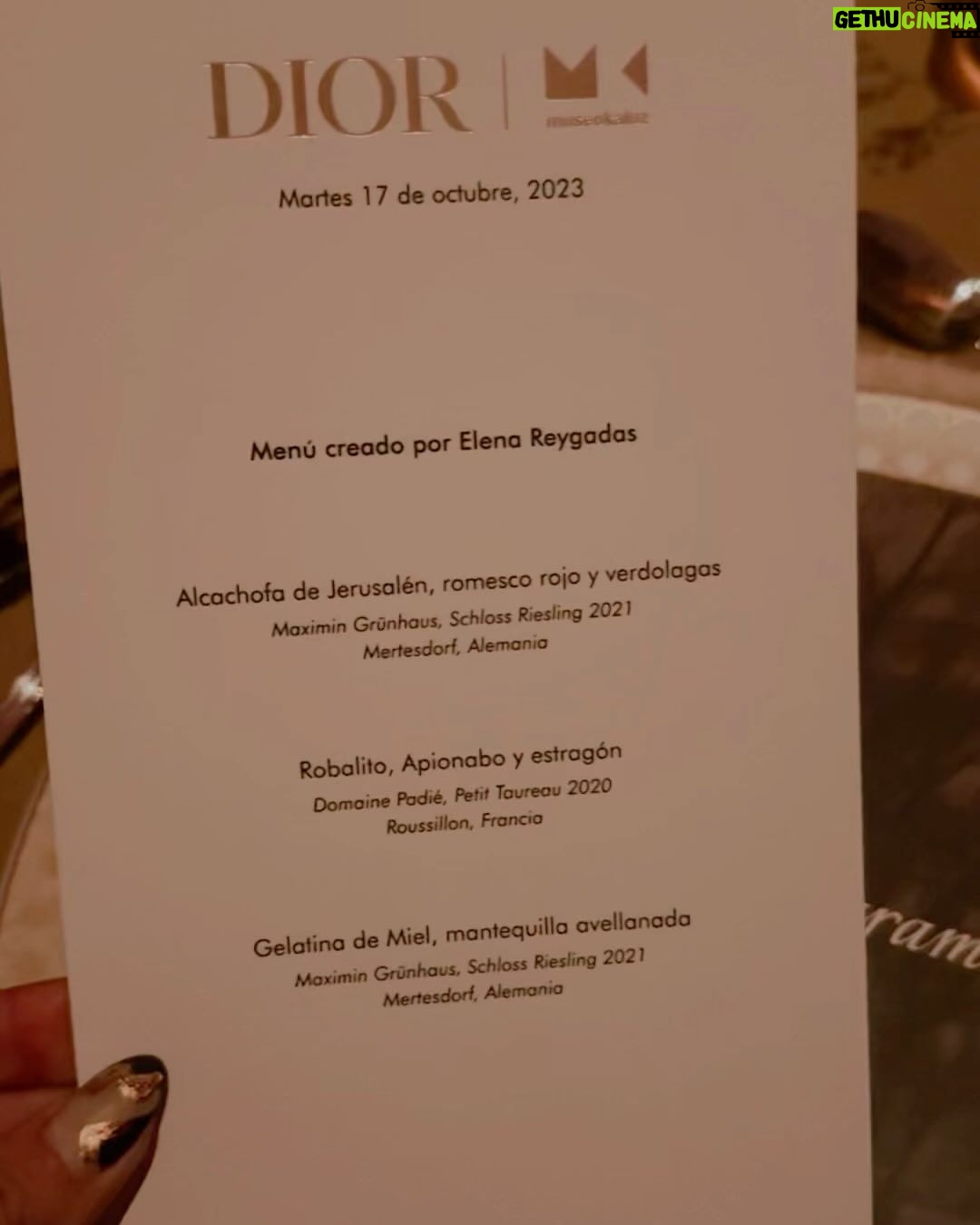 Aislinn Derbez Instagram - Una de esas noches mágicas con @Dior en el @museokaluz , celebrando el arte, la cultura y a las mujeres mexicanas como Martina García Cruz, a quien se le reconoció por sus tejidos que forman parte de los artes más intrínsecos y bellos que tiene México. Museo Kaluz