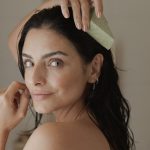 Aislinn Derbez Instagram - Ya probaste nuestro shampoo y acondicionador en BARRA? Y qué esperas?! No sólo es lo mejor para tu pelo, sino también para el planeta porque es libre de plástico! En @amainatural tenemos los mejores shampoos, acondicionadores y cremas en barra del mundo! Todo es 100% natural y #ZeroWaste 🌎 Y lo mejor de todo: nuestra calidad es inigualable. Yo desde hace 3 años ya no uso otra cosa, mi pelo cambió por completo y el 65% de nuestros clientes regresan lo cual es una locura!🤯 Los encuentras en: amai.mx Envíos a todo 🇺🇸 y 🇲🇽
