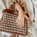 Aislinn Derbez Instagram - La pieza más cozy y deliciosa para este invierno es #FendiPeekaboo un icono de @fendi 😍