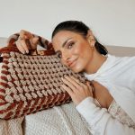 Aislinn Derbez Instagram - La pieza más cozy y deliciosa para este invierno es #FendiPeekaboo un icono de @fendi 😍