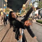 Aislinn Derbez Instagram - Y la seguiré cargando hasta que esté de mi tamaño😂🥰 Los Angeles, California