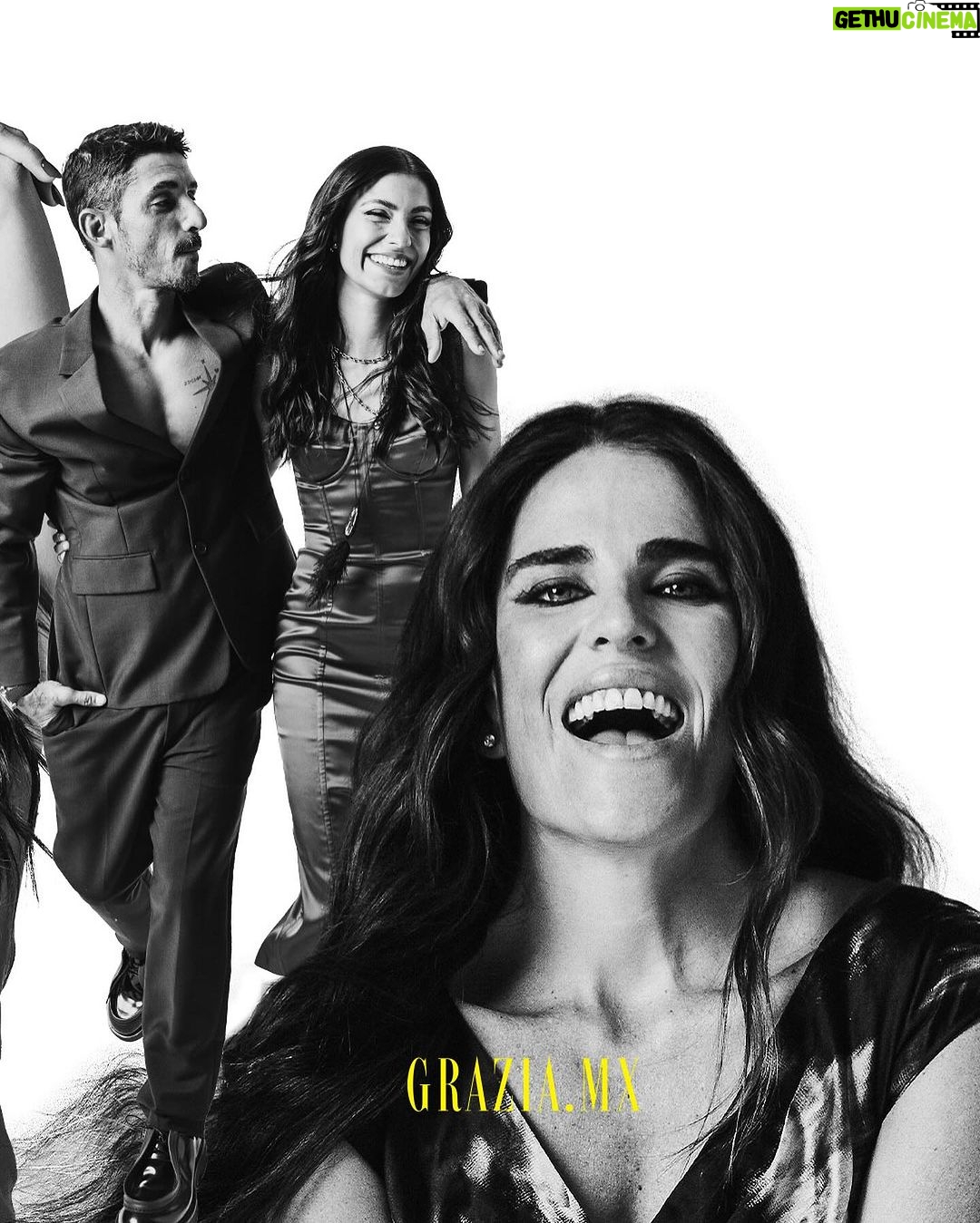 Aislinn Derbez Instagram - Llega Octubre y es hora de celebrar contigo los primeros 10 años de Grazia México que desde Italia llegó para presentar el EASY CHIC! En portada, nos acompañan 10 amigos de GRAZIA México y Latinoamérica: Yalitza Aparicio, Irene Azuela, Diego Calva, Manolo Caro, Aislinn Derbez, Alberto Guerra, Bárbara López, Renata Notni, Karla Souza y Alejandro Speitzer. No te pierdas esta edición de colección que, como siempre, trae para ti lo mejor en moda belleza y celebridades. Let’s celebrate! . . . . . . . . . . . Yalitza Aparicio en #LouisVuitton #Cartier Irene Azuela en #Chanel #Pomellato Diego Calva #Gucci #Omega Manolo Caro #LouisVuitton Aislinn Derbez #Ferragamo #Tiffany&Co Alberto Guerra #Prada #AudemarsPiguet Barbara Lopez #DolceGabbana #Tiffany&Co Renata Notni #Fendi #BULGARI Karla Souza #Dior #Omega Alejandro Speitzer #Zegna #BULGARI . . . . . Fotografía: @santiagorui Editora de moda: @annielask Directora Editorial. Toni Salamanca @tonisalamanca Makeup: @gusbortolotti Hair: @ernestovargas_hair Asistente de Foto. Javier Pérez @javiprez_ Bárbara López Makeup: Isra Quiroz @israquiroz Hair: Alejandro Iñiguez @alejandroiniguezhair Manolo Caro Fotografía: Pablo Mingo @pablomingo Grooming: @agosfaggianomakeupartist PORTADA - 1 de 3 #grazia10 #aniversario #felizcumpleaños #HAPPYBIRTHDAY #GRAZIAMéxico Mexico City, Mexico