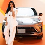 Aislinn Derbez Instagram - Crear tu propio estilo es encontrarte a ti misma y definir todo lo que #TeQueda. Yo encontré en la nueva #BuickEnvista el match perfecto entre personalidad, estilo y tecnología que van conmigo. ¿Ya la conoces? #NuevaBuickEnvista #TeQueda @buickmexico 📸 @dddiegortiz