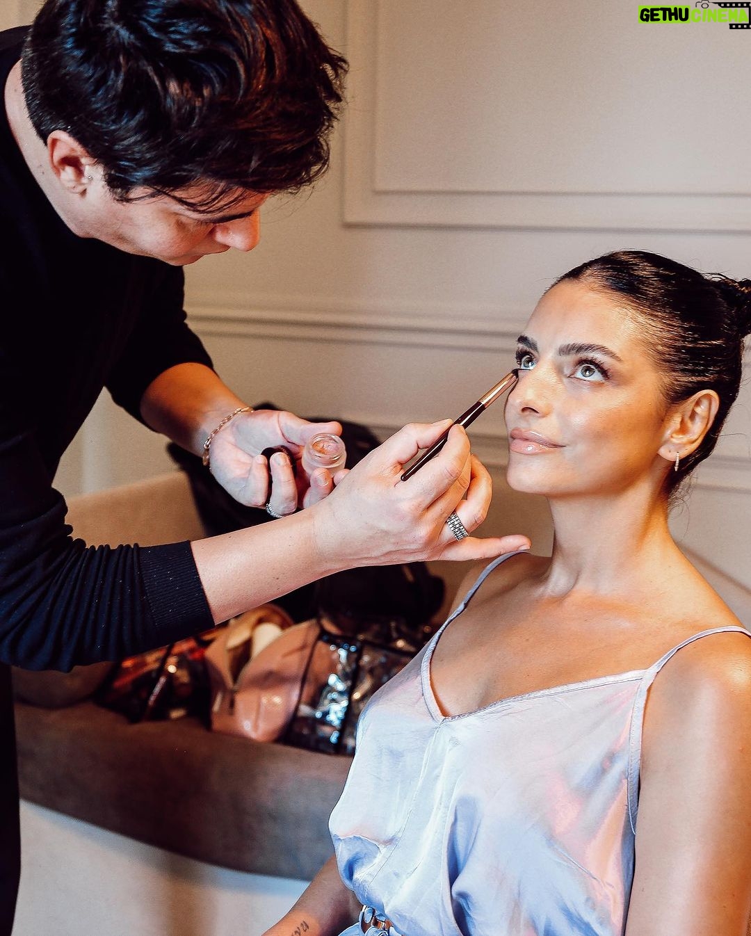 Aislinn Derbez Instagram - Que honor ser invitada a los premios anuales CNMI de la moda sostenible, los cuales están orientados a llevar el diseño circular a la cima de la agenda creativa de la industria de la moda italiana. @cameramodafashiontrust #cnmisustainablefashionawards Styling @marmolviejo Dress @iann_dey Makeup @stanislaomakeupartist 📸 @whiteteeblackdress Teatro Alla Scala Milano