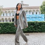Aislinn Derbez Instagram - Amo este look de @ermannoscervino para ver su nueva colección en #MilanoFashionWeek #SS2024 ¿Cual ha sido su look favorito hasta ahora?😎 Total look @ermannoscervino Styling @marmolviejo Fotazas de @whiteteeblackdress Milano, Italia
