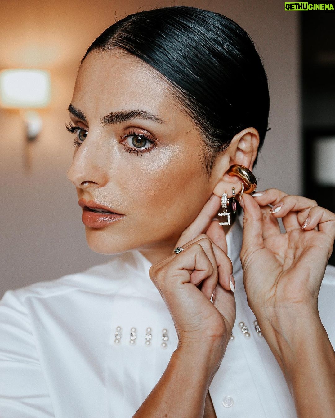 Aislinn Derbez Instagram - Amé este look de hoy para ver la nueva colección de @elisabettafranchi #milanofashionweek #EFSS2024 Total look @elisabettafranchi Styling @marmolviejo 📸 @whiteteeblackdress Milano, Italia