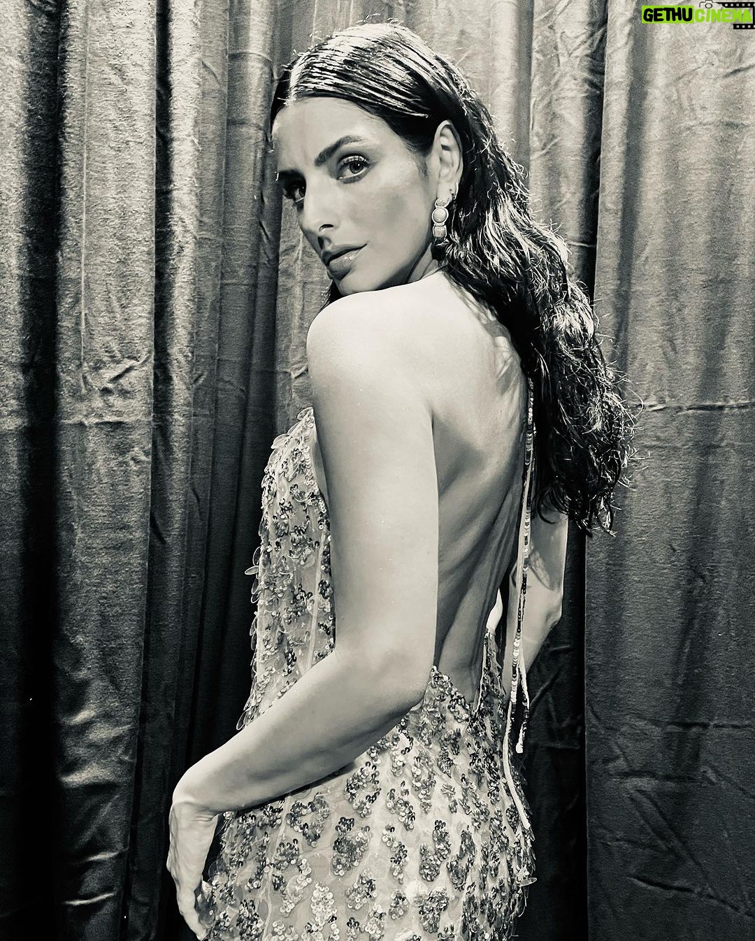 Aislinn Derbez Instagram - Primera noche en el #MilanoFashionWeek y @roberto_cavalli es de mis favoritos desde siempre, así que estuve fascinada y su colección #SS2024 está brutal😍🔥 Total look @roberto_cavalli Styling @marmolviejo Milano, Italia
