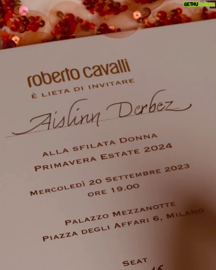 Aislinn Derbez Instagram - Primera noche en el #MilanoFashionWeek y @roberto_cavalli es de mis favoritos desde siempre, así que estuve fascinada y su colección #SS2024 está brutal😍🔥 Total look @roberto_cavalli Styling @marmolviejo Milano, Italia
